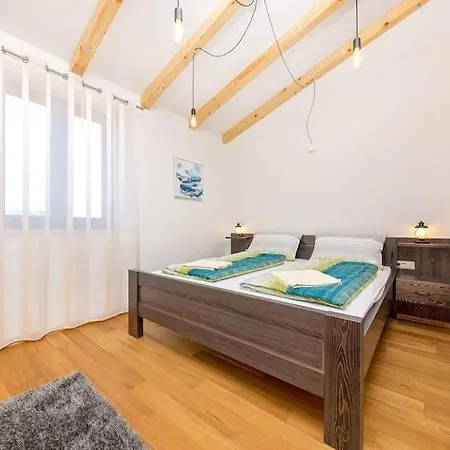 Vila Melanie *
